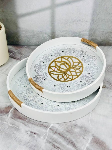 طقم صواني خشب دائري قاعدة زجاج مزغرفة ابيض