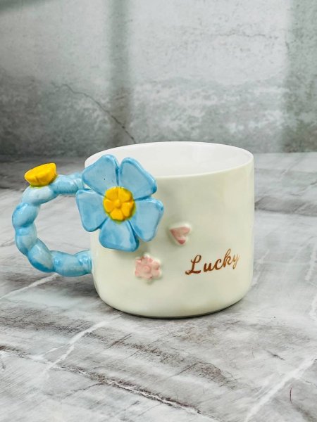 مج بورسلان ابيض مرسم مع يد وردة