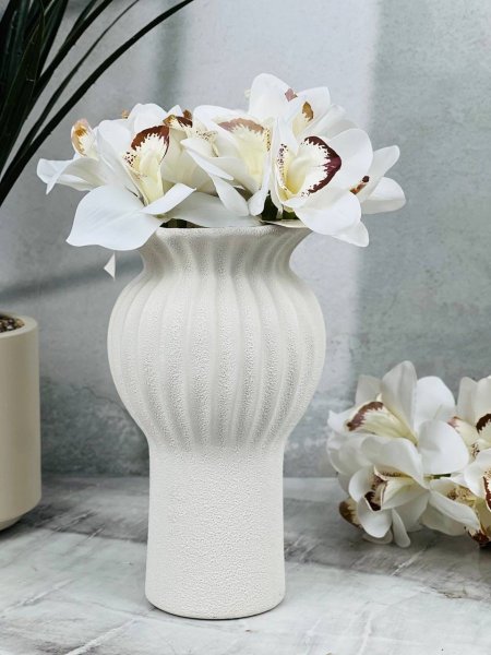 فازا بورسلان ابيض محزز مع عنق