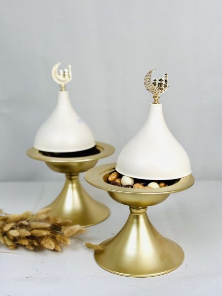 تمرية / سكرية برجل ذهبي وبيج هلال مع غطاء