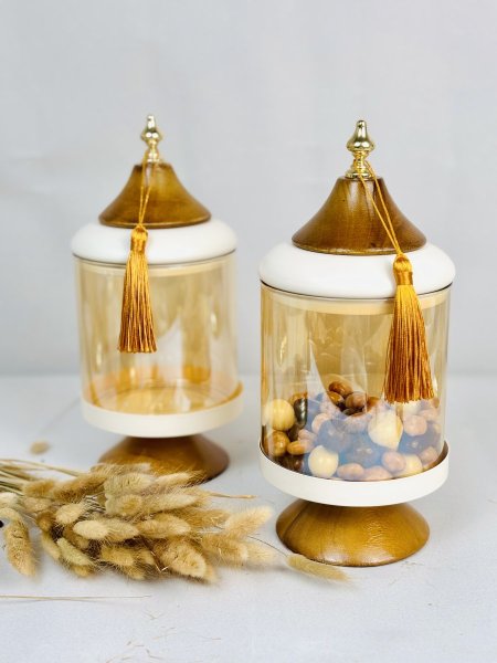 سكريات زجاج عسلي مع قاعدة وغطاء معدن مع خشب