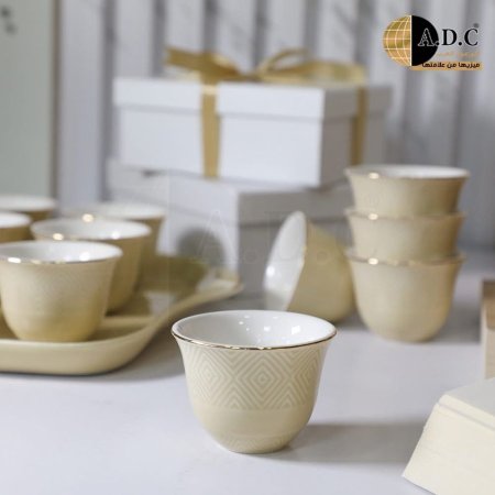 طقم فناجين سادة بيج 12 فنجان حز ذهبي