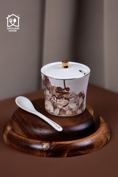 سكرية بورسلان مع معلقة وغطاء اوف وايت مع ذهبي مورد شكل مسجد كتابة ( بالمحبة )