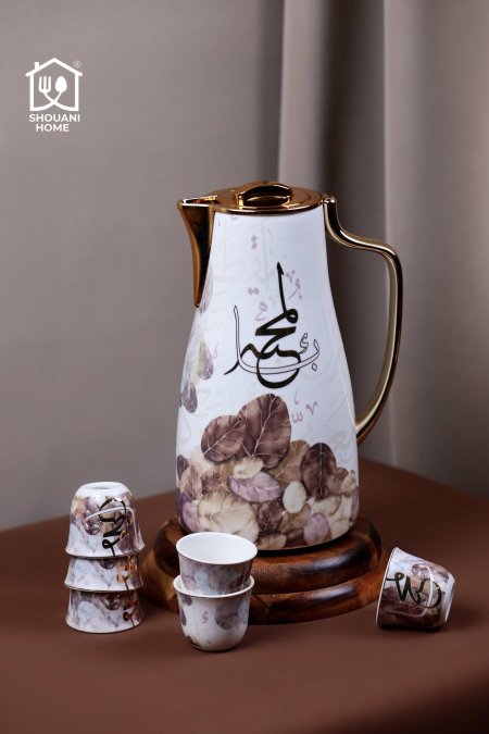 دلة قهوة بورسلان اوف وايت مع ذهبي موردة شكل مسجد كتابة ( بالمحبة )