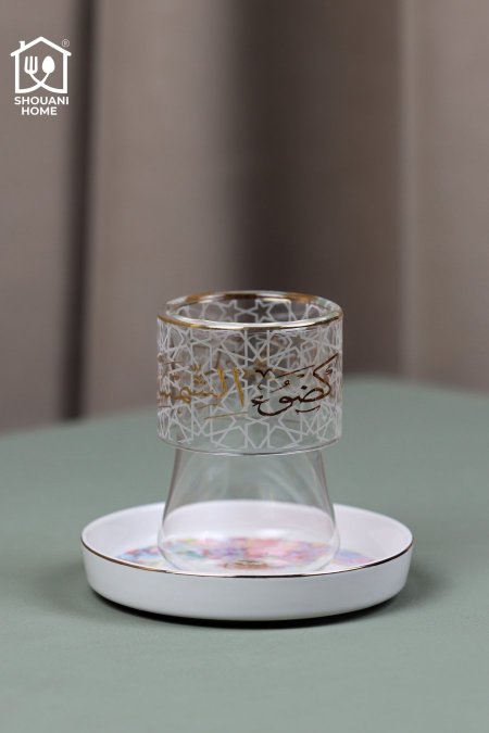 طقم 6 استكانات شاي مع 6 صحون اوف وايت موردة زهري اطار ذهبي مع كتابة { كَضَوْءِ الشَّمْسِ أَدْفَأْتُمْ قُلُوبَنا }