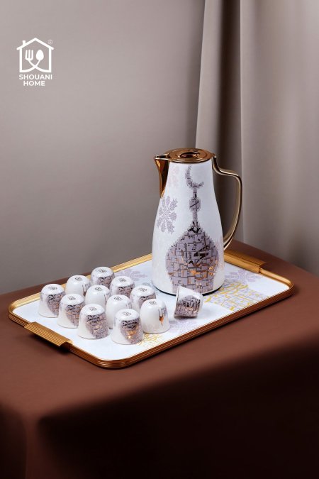 طقم دلة قهوة + 12 فنجان سادة + صينية اوف وايت مع ذهبي مرسم شكل مسجد كتابة ( بالمحبة )