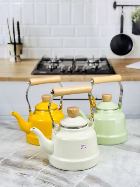 إبريق شاي ستانلس مع يد خشب بعدة ألوان