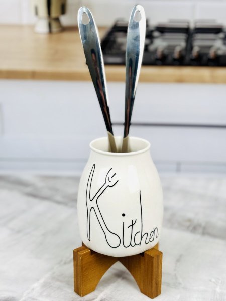 ستاند مغارف بورسلان ابيض مع قاعدة خشب