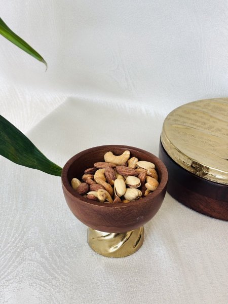 زبدية / صحن مكسرات معدن سكني مع خشب طبيعي قاعدة معدن ذهبي