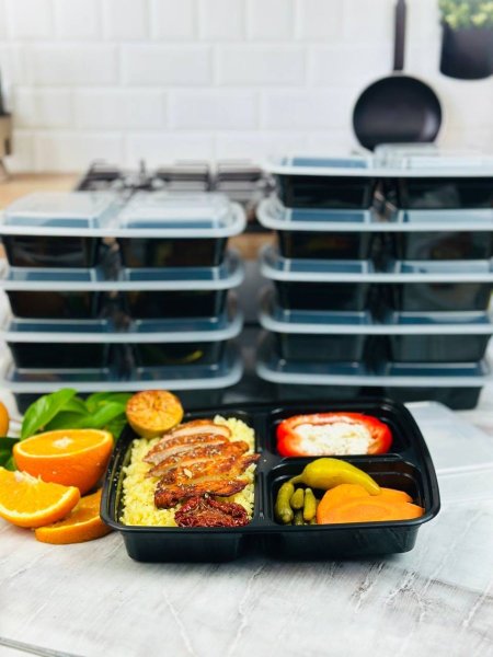 تبروير أكل بلاستيكي مع أغطية وعلب طعام TakeAway قطعة 10 شكل مستطيل مقسم ثلاث اقسام