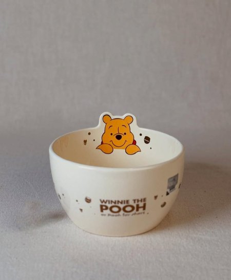 زبدية سيراميك من تصميم كرتوني مميز ديزني الاصلي الدبدوب Winnie The Pooh Disney، لتقديم الطعام و الشراب.