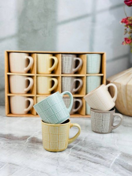 طقم مجات سيراميك ملون مع يد 12 قطعة