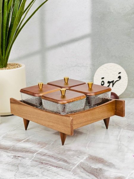 مضيفة مكسرات / حلويات زجاج مبزر 4 قطع مع قاعدة خشب وغطاء